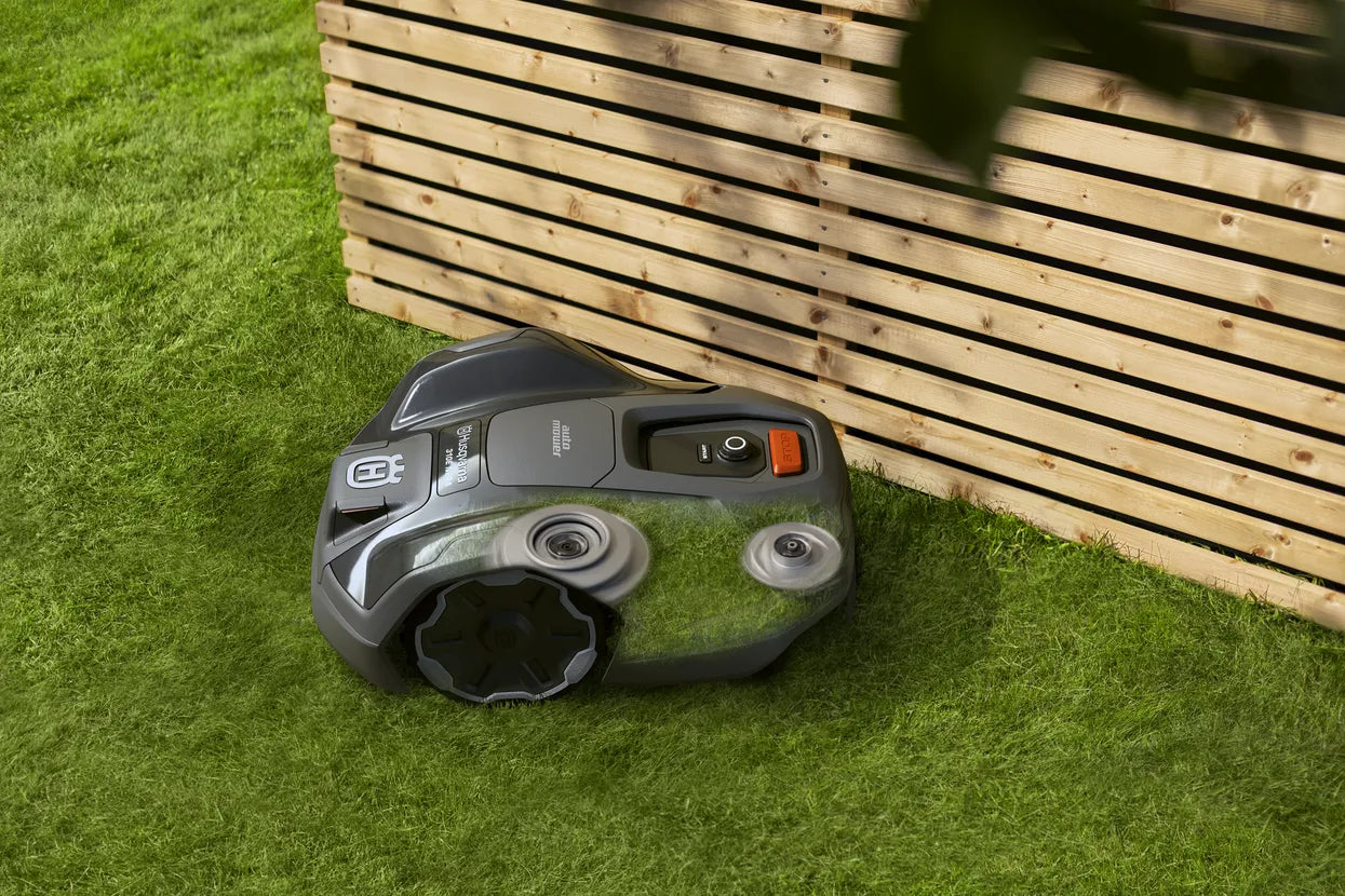 Husqvarna Automower® 310E NERA + Husqvarna EPOS™
