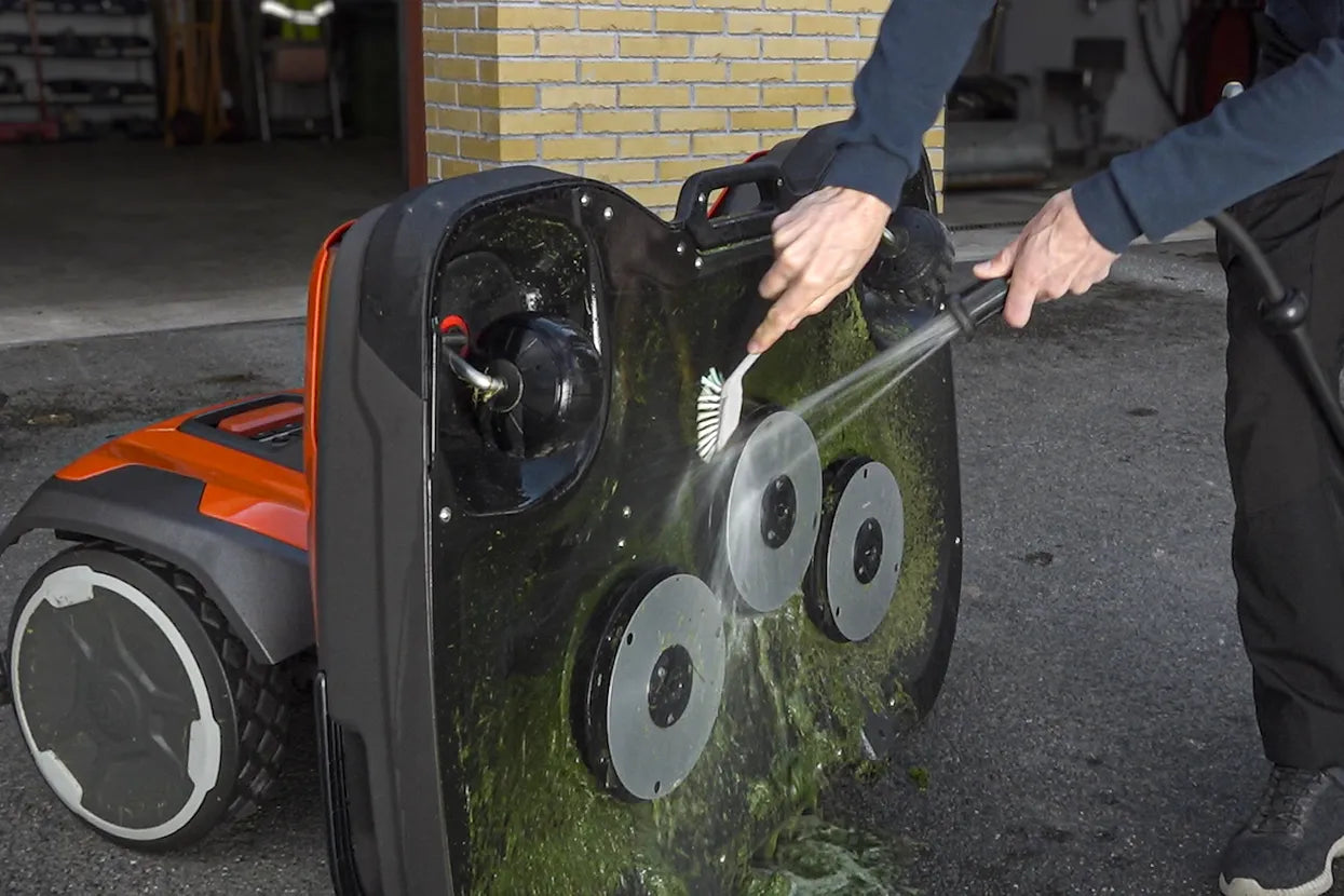 Robot tagliaerba Husqvarna CEORA™ 544 EPOS™ + RZ 43M + CS4